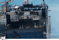 Αναζωπύρωση φωτιάς στο Euroferry Olympia, συνεχίζεται το θρίλερ με τους αγνοούμενους