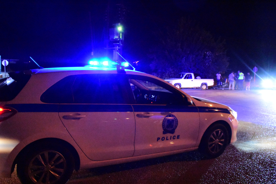 Συμπλοκή ανηλίκων σε εμπορικό κέντρο στα Σπάτα, στο «Παίδων» 2 τραυματίες, 10 προσαγωγές