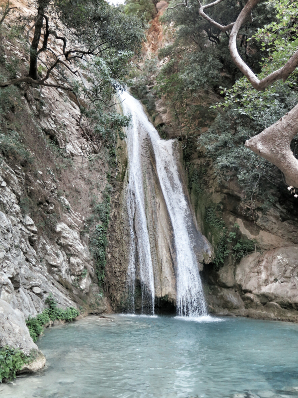 Σοβαρό ατύχημα στην Ηλεία: Άνδρας έπεσε από χαράδρα πέντε μέτρων στη Νέδα