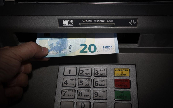 Τοποθετήθηκαν ΑΤΜ στα πέντε Κέντρα Υποδοχής των νησιών