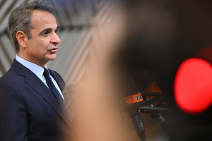 O Μητσοτάκης θα πιέσει για αμυντικά ομόλογα στη Σύνοδο Κορυφής