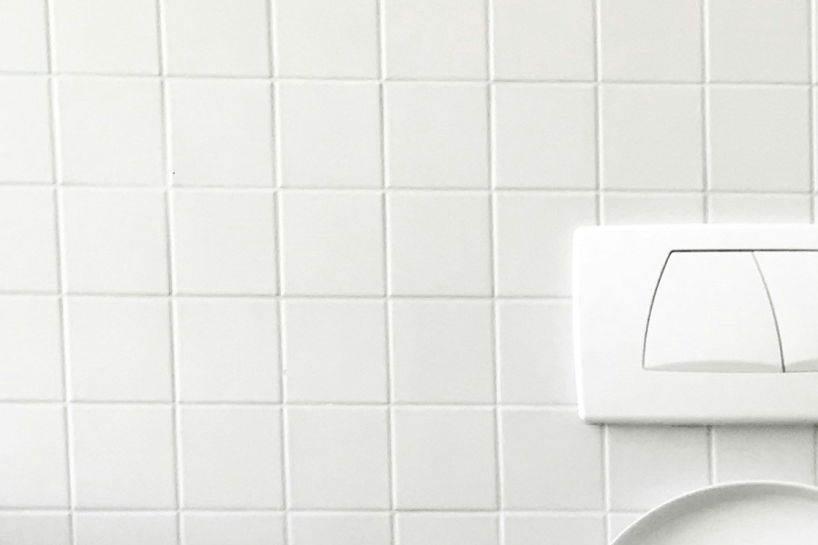 H σκόνη που λευκαίνει τη λεκάνη της τουαλέτας σε χρόνο ρεκόρ