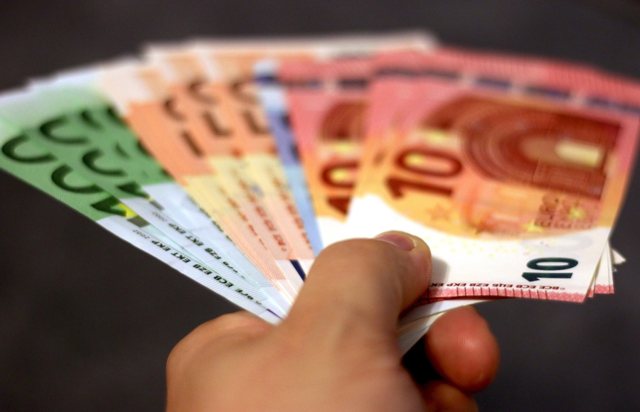 Στο τραπέζι αλλαγές σε τέλος επιτηδεύματος και προκαταβολή φόρου