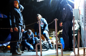 Συνεχίζουν οι έρευνες για τους αγνοούμενους του Raptor, υπό αντίξοες συνθήκες και με λιγοστές ελπίδες