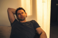 Η ψυχολογία λέει ότι ενήλικες χωρίς στενούς φίλους δεν είναι απαραίτητα εσωστρεφείς - Χτίζουν μια ζωή που τους προστατεύει από αυτό που χρειάζονται