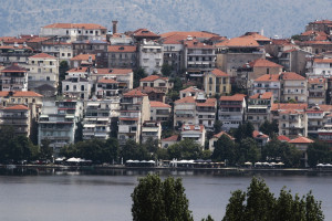 Κορονοϊός: Υγειονομική βόμβα η Καστοριά - Το ταξίδι των γουναράδων στο Μιλάνο και οι καταγγελίες για την διασπορά στην πόλη