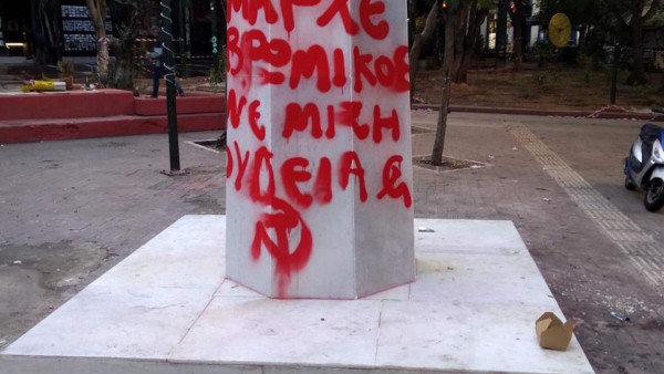 Εξάρχεια: Βανδαλισμοί ξανά στην πλατεία - Απειλητικά συνθήματα κατά Μπακογιάννη