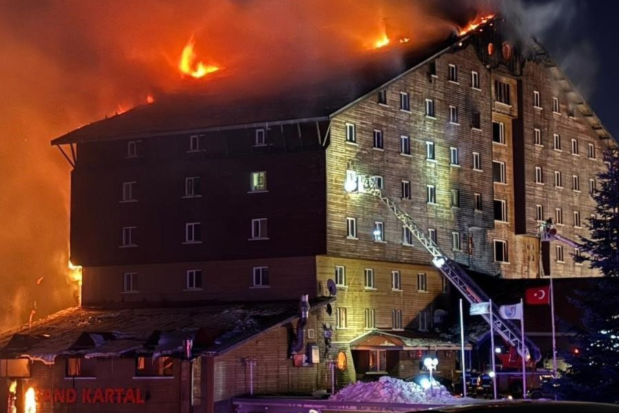 Τουρκία: 14 συλλήψεις για τη φωτιά στο Grand Kartal με τους 78 νεκρούς