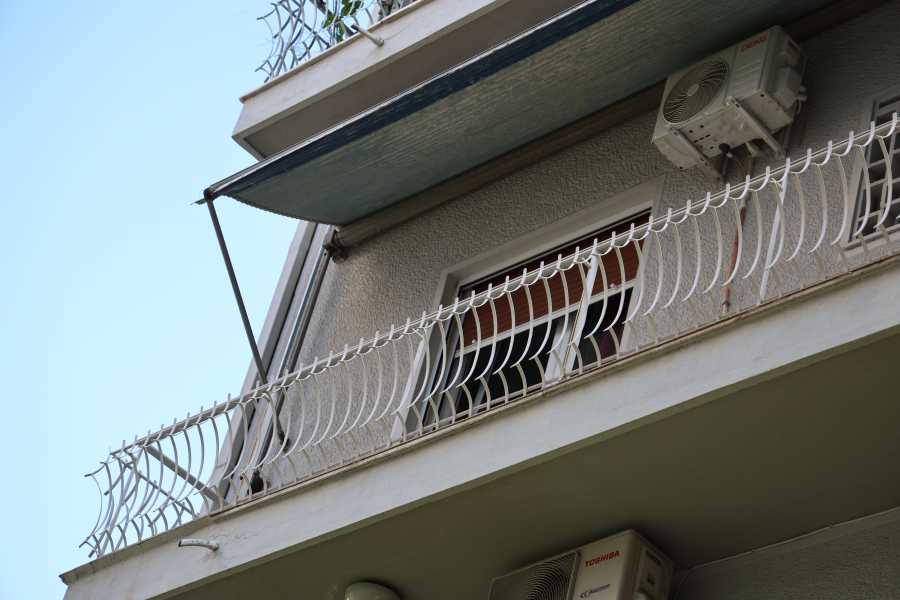 Θρίλερ με το νεκρό βρέφος στην Κυψέλη: Βρέθηκαν σημάδια στη σορό του, βοηθήματα σεξ και κάμερες στο διαμέρισμα