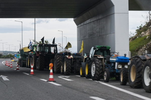 Σκληραίνει τη στάση της και η κυβέρνηση-Ανακοινώνει πρόστιμα για τα τρακτέρ!