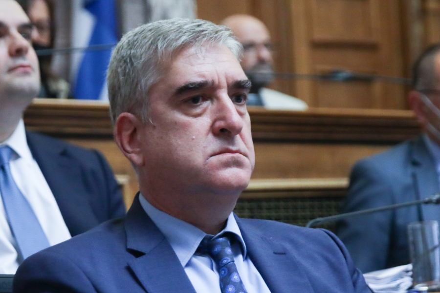 «Ανακατεύουν την τράπουλα» οι παρακολουθήσεις: Εισαγγελική έρευνα για τις διαρροές, «ναι» κυβέρνησης σε Εξεταστική Επιτροπή