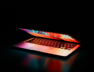 Επιδότηση tablet - laptop: Πότε ξεκινούν οι αιτήσεις για ελεύθερους επαγγελματίες