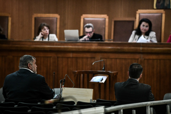 Δίκη Χρυσή Αυγής: «Δεν γνωρίζουμε ούτε τον Ρουπακιά ούτε τα τάγματα εφόδου ούτε τις πράξεις που μας αποδίδονται»