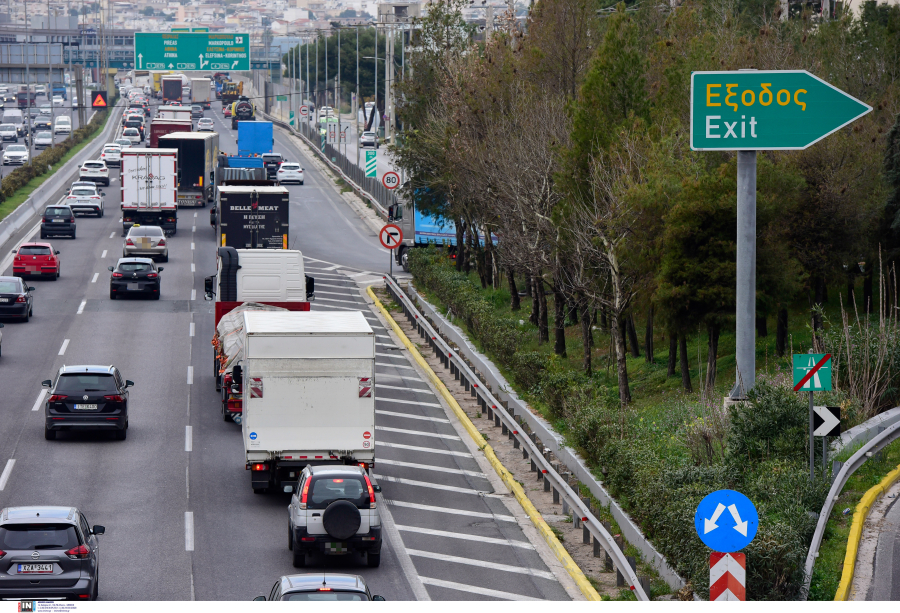 Πολύ αυξημένη η κίνηση στους δρόμους τώρα, «φράκαρε» ο Κηφισός