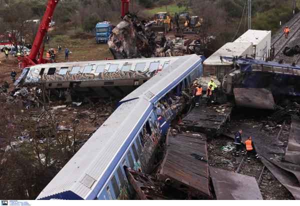 Τέμπη: Οργή συγγενών θυμάτων, «εγκληματική η μεταφορά ευθυνών σε ανθρώπινο λάθος»