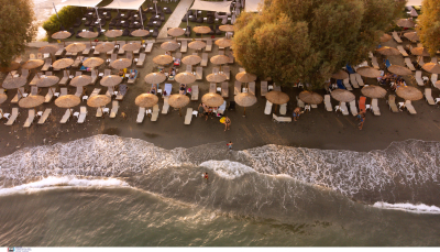 «Κίνημα της πετσέτας»: Κινητοποιήσεις για «ελεύθερες παραλίες» σε Λαγονήσι, Κρήτη, Κέρκυρα -Ξαπλώστρες ακόμα και σε περιοχές NATURA
