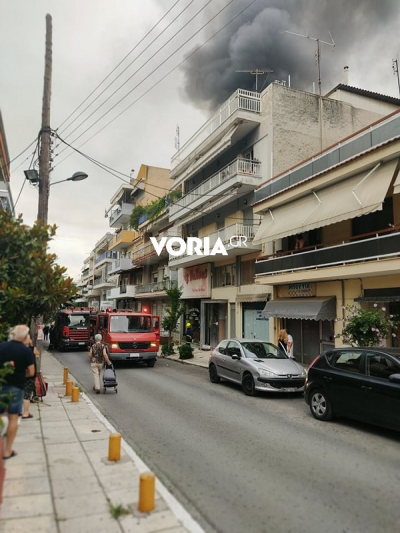 Τραγωδία στη Θεσσαλονίκη: Βρέθηκε νεκρός ο άνδρας που έβαλε φωτιά στο σπίτι του και πυροβολούσε (βίντεο)