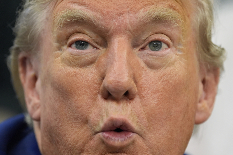 Ο Τραμπ έτοιμος να «πατήσει το κουμπί», οι Αμερικανοί το θέλουν; Τι απαντούν