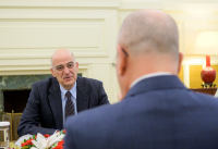 Δένδιας: Να σταματήσουν αμέσως οι επιθέσεις στην Ουκρανία