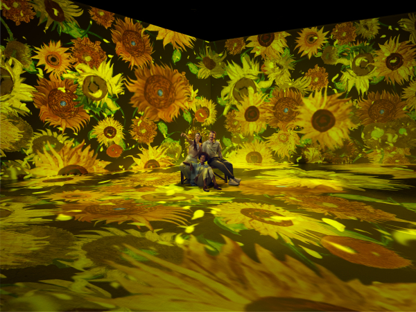 The Immersive Experience - Η τρισδιάστατη έκθεση που σε βάζει μέσα στους πίνακες του Βαν Γκογκ