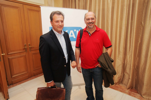 Ο πολιτικός κόσμος αποχαιρετά τον δημοσιογράφο, Βασίλη Λυριτζή