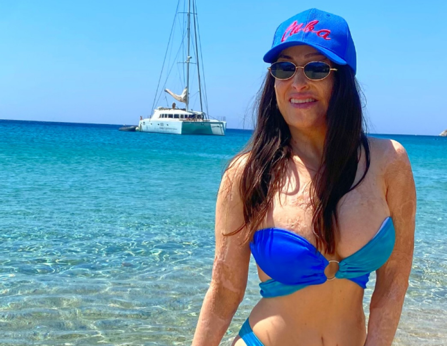 Η Ιωάννα Παλιοσπύρου απολαμβάνει την θάλασσα και το καλοκαίρι