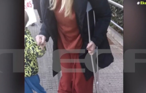 Ζωγράφου: Αναπληρώτρια νηπιαγωγός πήγε στο σχολείο με πατερίτσα - «Ζητάω ίσα δικαιώματα» (βίντεο)