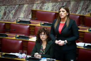 Κόντρα Κωνσταντοπούλου με Μαρκόπουλο στη Βουλή: «Είσαι γυμνοσάλιαγκας» - «Διορίζεις τους βουλευτές σου»