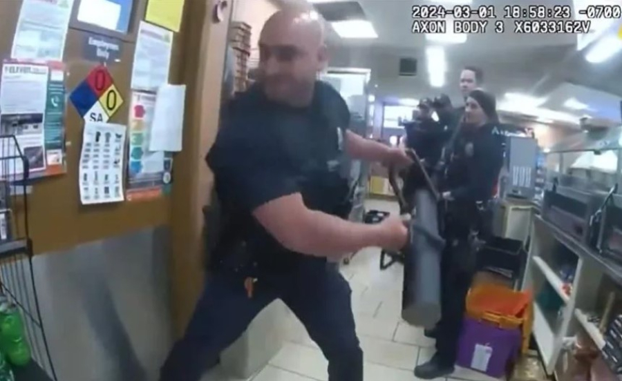 Σκληρό βίντεο: Αστυνομικοί «εκτελούν» ληστή πυροβολώντας τον 36 φορές μέσα σε 5"