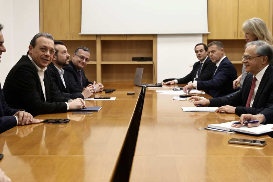 Συνάντηση Φάμελλου με την Ελληνική Ένωση Τραπεζών