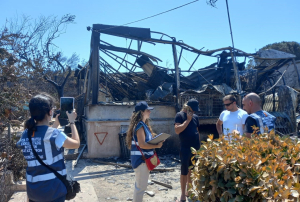 Φωτιά: 15 «κόκκινα» και 46 «κίτρινα» κτίρια στους δήμους Λαυρεωτικής και Σαρωνικού