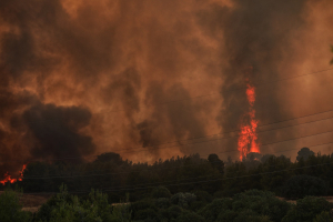 Φωτιά στη Βαρυμπόμπη: 14 κλήσεις στην πυροσβεστική για εγκλωβισμένους