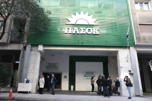 Novartis: Οι καταγγελίες Σαλμά αναγκάζουν το ΠΑΣΟΚ να ξαναδεί το σκάνδαλο