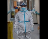 Κορονοϊός: Συγκλονίζει η νοσηλεύτρια που έγινε viral, «έσταζα από τον ιδρώτα, έγραψα αυτό που βίωσα»