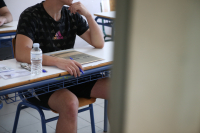 Πανελλήνιες 2025: Ο Στρατηγάκης προειδοποιεί για τα μαθήματα «κόφτες» που φρενάρουν τις υψηλές βαθμολογίες