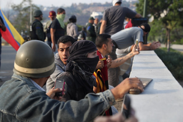 Βενεζουέλα: Τραυματίστηκε αξιωματικός από σφαίρα - «Φταίνε οι πραξικοπηματίες» (vid)