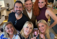 «Στο Πάρα Πέντε 20 χρόνια μετά»: Οι πρωταγωνιστές παρακολούθησαν μαζί το reunion της σειράς