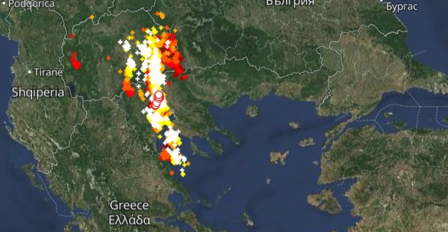 Αγριεύει ο καιρός: Σύμπλεγμα καταιγίδων ετοιμάζεται στη Θεσσαλονίκη