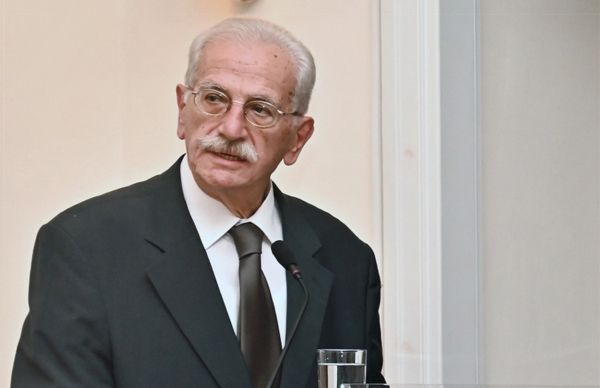 Πέθανε ο Νίκος Παπαδάκης - Το μήνυμα του Πρ. Παυλόπουλου