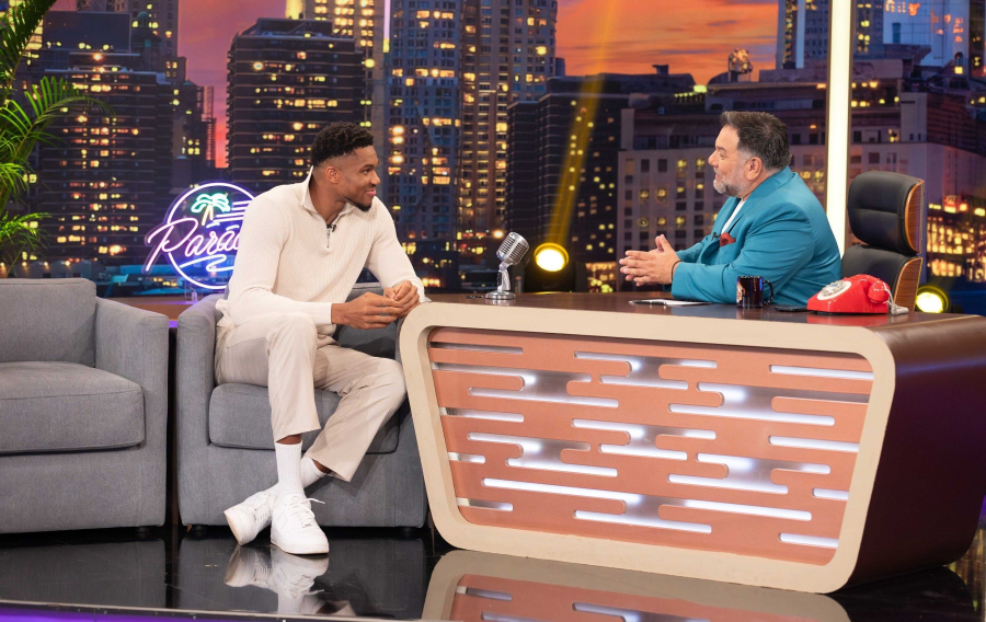 «The 2Night Show»: Ο Γρηγόρης Αρναούτογλου υποδέχεται τον Γιάννη Αντετοκούνμπο