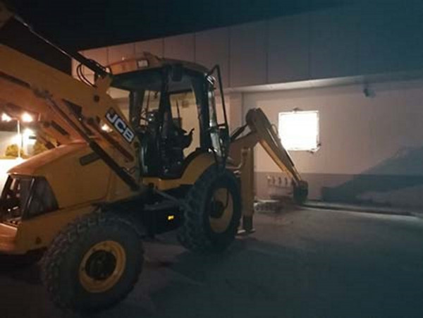 Διαρρήκτες έβαλαν μπουλντόζα για να «ανοίξουν» σούπερ μάρκετ στη Θεσσαλονίκη