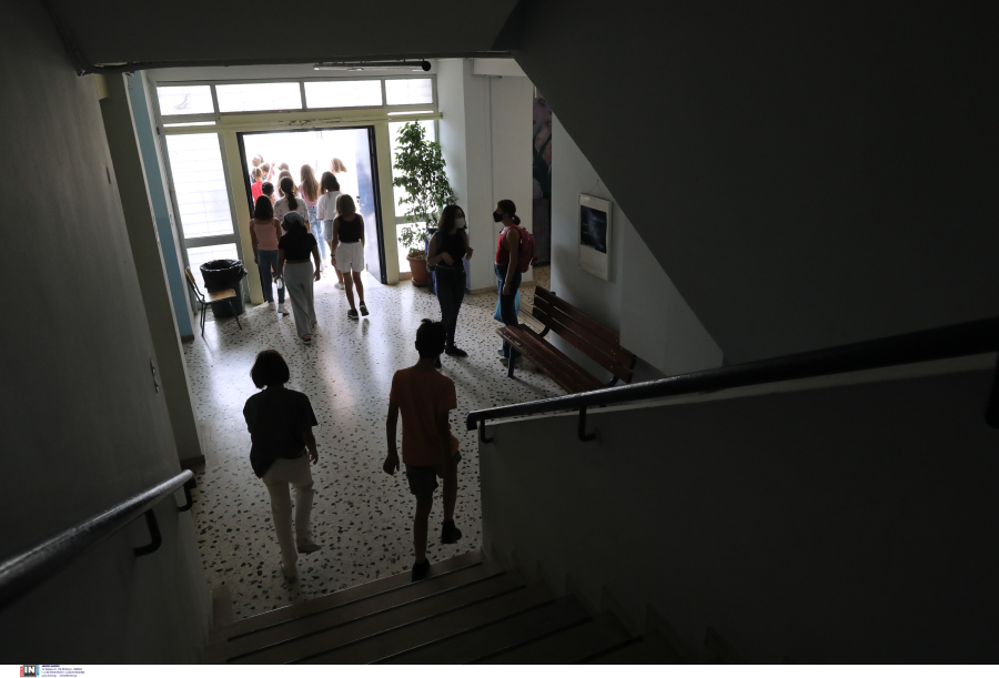 Εκτός ελέγχου η βία στα σχολεία: Εγκλώβισαν 12χρονο σε φρεάτιο, «άφαντη» η διευθύντρια