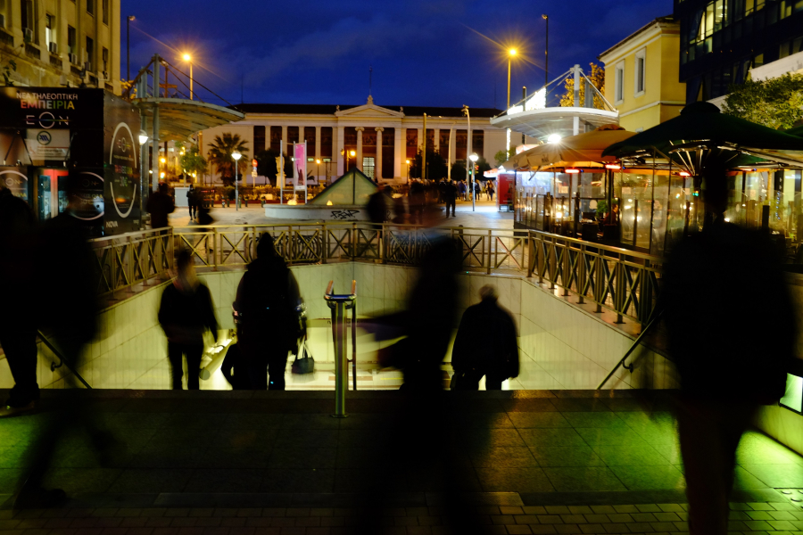 Άνοιξαν οι σταθμοί του μετρό «Πανεπιστήμιο» και «Μοναστηράκι»