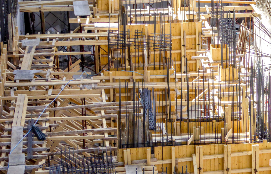 Άνω κάτω η αγορά ακινήτων το 2025 - «Παραθυράκια» ψάχνει η κυβέρνηση για τις πολυκατοικίες