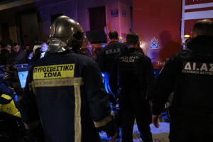 Φωτιά τώρα σε σπίτι στη Θεσσαλονίκη