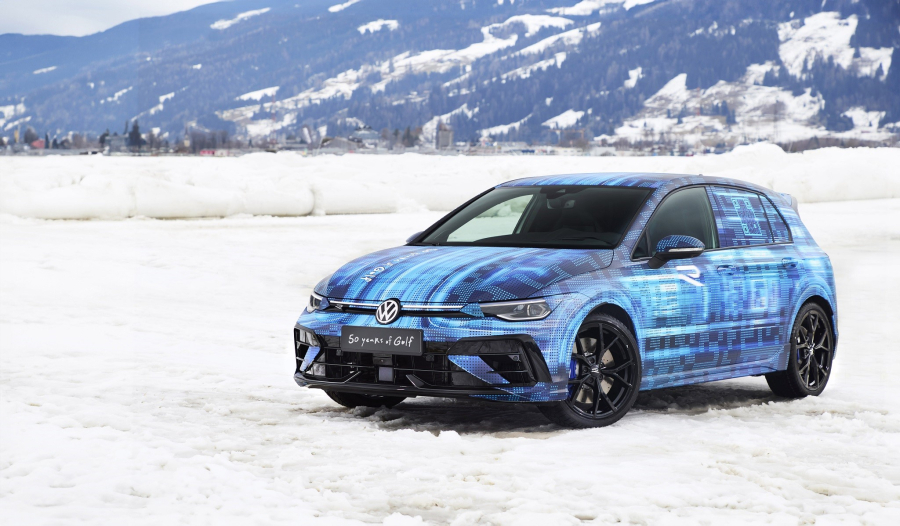 H Volkswagen δίνει μια πρώτη γεύση από το νέο Golf R στο Ice Race στο Zell am See