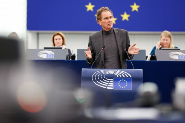 Καταγγελία Παπανδρέου για τη συμμετοχή ακροδεξιάς οργάνωσης στην παρέλαση της 28ης Οκτωβρίου