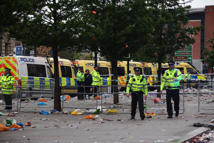 Λίβερπουλ: Αυτοκίνητο έπεσε σε πεζούς, κατά τη διάρκεια της παρέλασης για το πρωτάθλημα