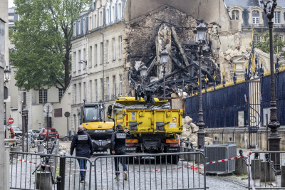 Έκρηξη στο Παρίσι: Εντοπίστηκε πτώμα κάτω από τα ερείπια