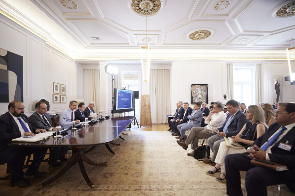 Συνάντηση Μητσοτάκη με δημάρχους 42 νησιών, έρχεται το πρόγραμμα «Νέαρχος» για ειδικά τοπικά έργα